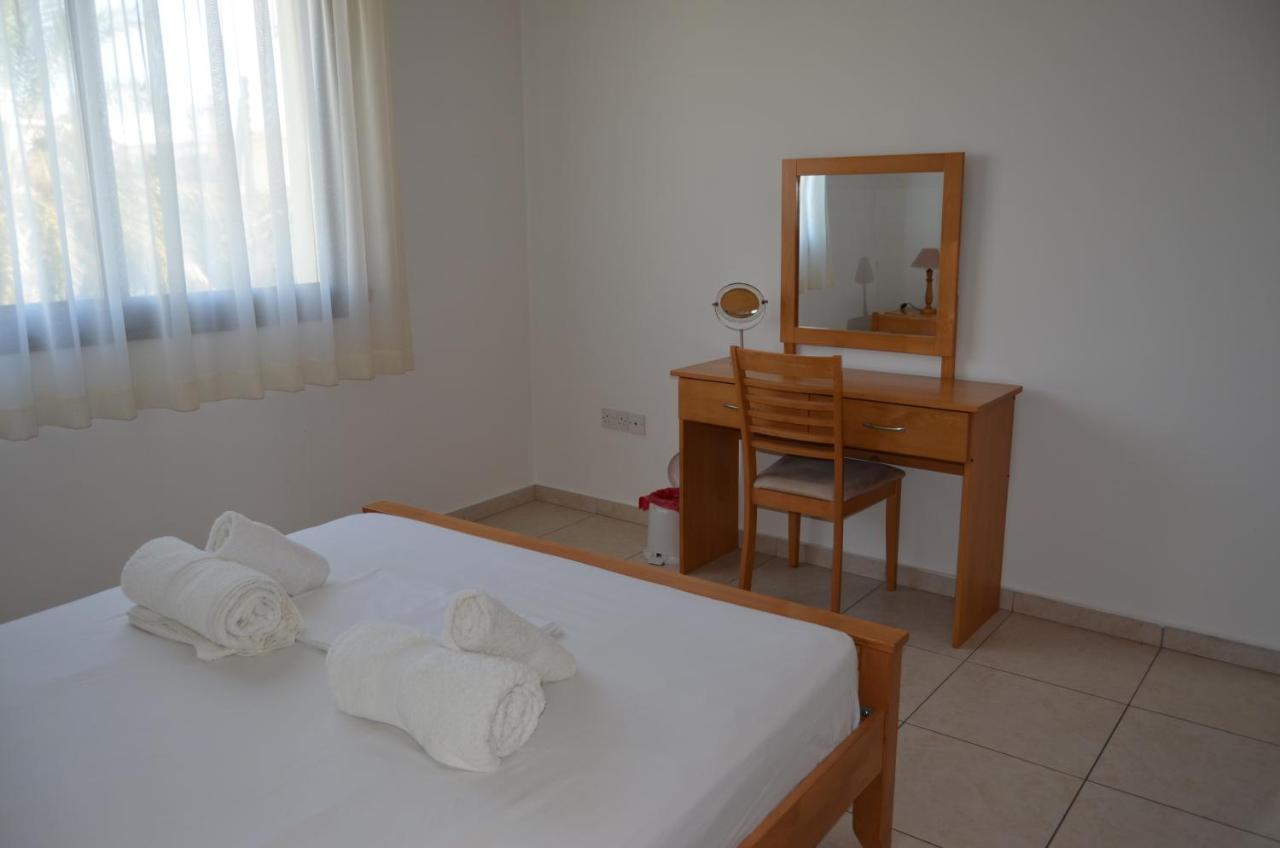 Faros Beach Apartment A102 Paphos Bagian luar foto