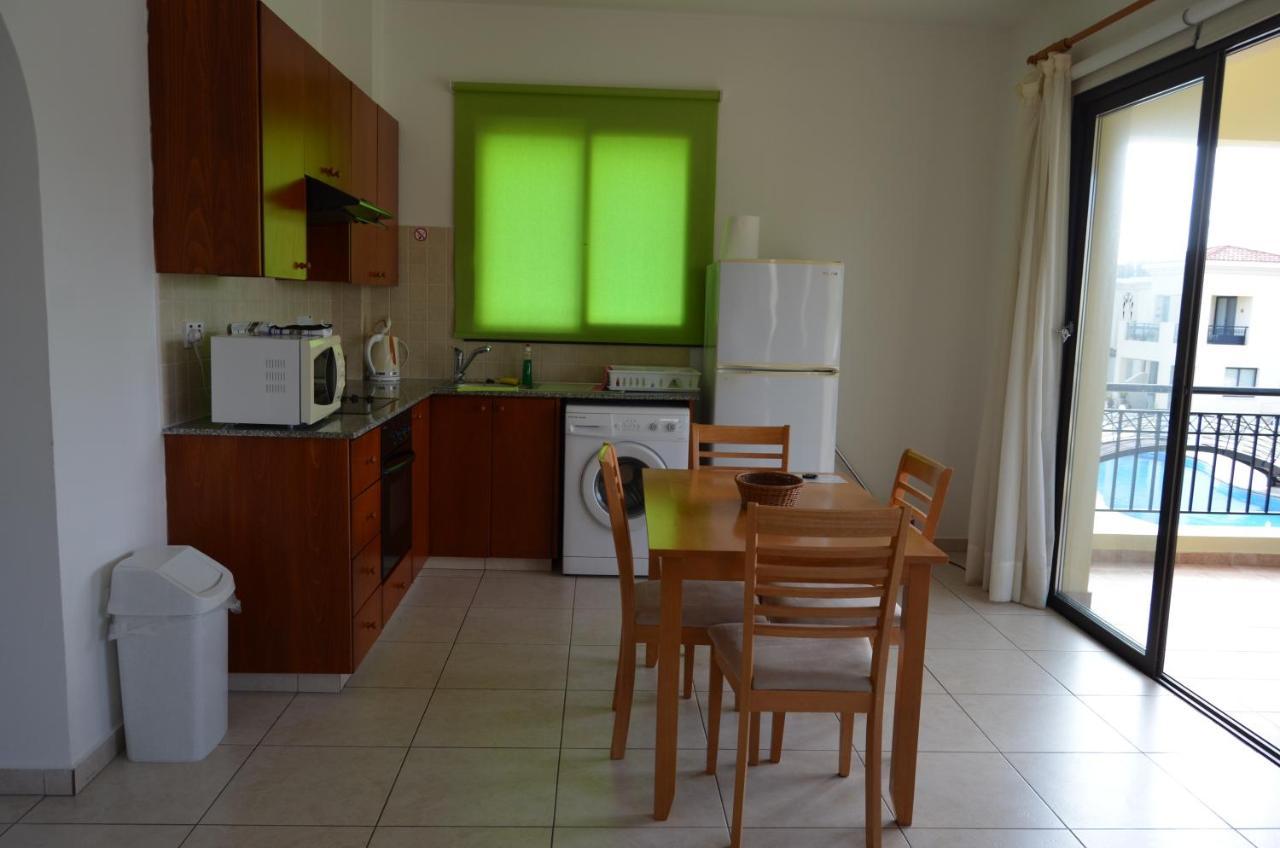 Faros Beach Apartment A102 Paphos Bagian luar foto