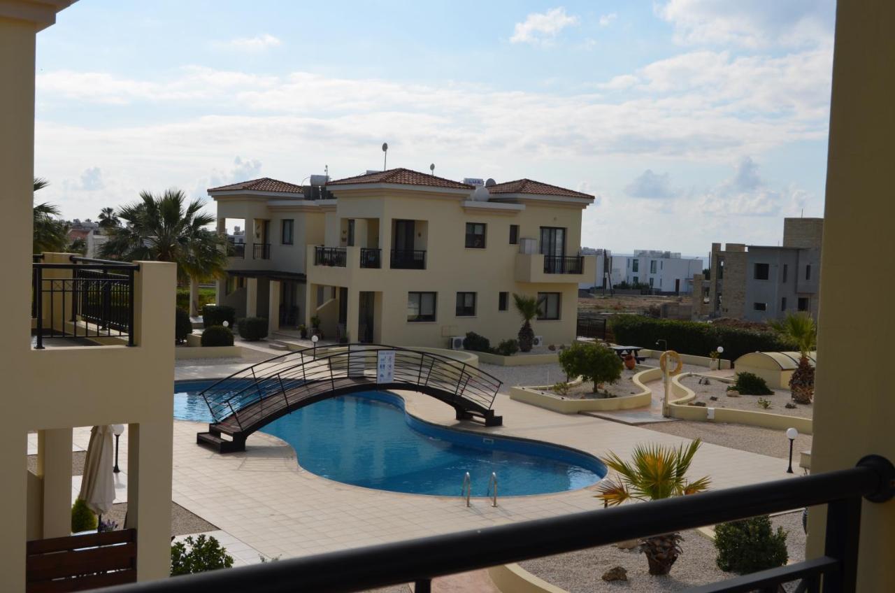 Faros Beach Apartment A102 Paphos Bagian luar foto