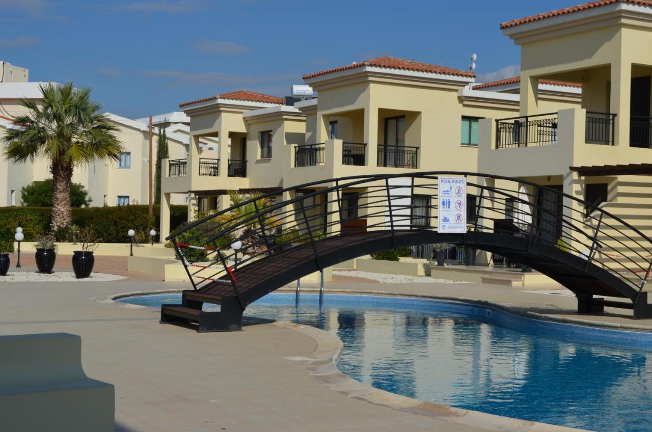 Faros Beach Apartment A102 Paphos Bagian luar foto