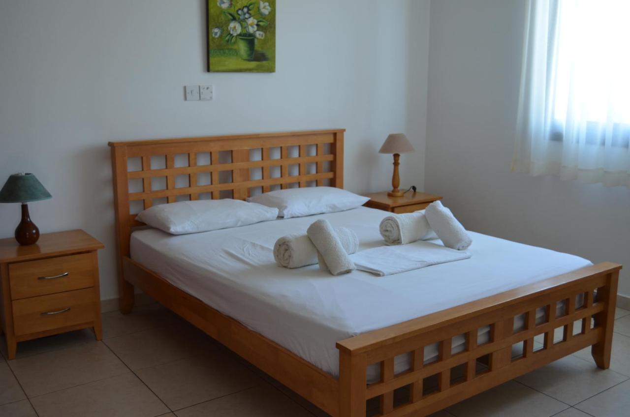 Faros Beach Apartment A102 Paphos Bagian luar foto