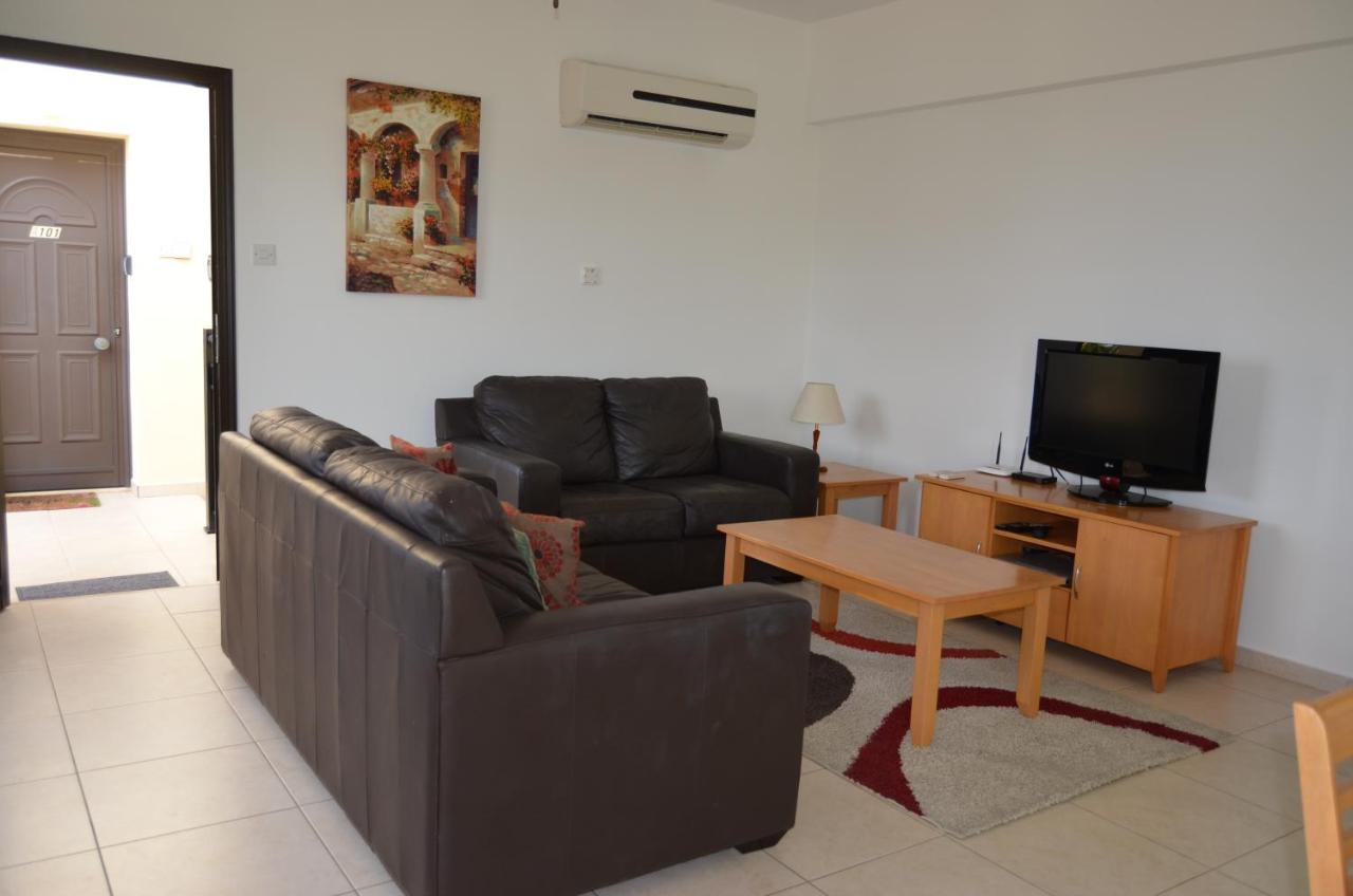 Faros Beach Apartment A102 Paphos Bagian luar foto