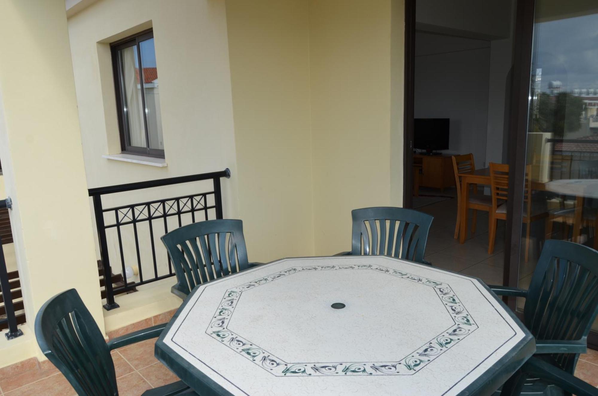 Faros Beach Apartment A102 Paphos Bagian luar foto